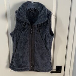 Kuhl Flight Vest, NWOT, Size M. 100% premium mid-weight Italian fleece.